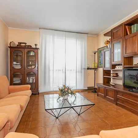 Lovely - Private Parking & Balconies Apartment