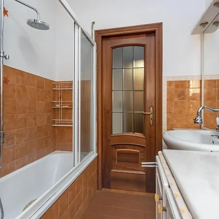 Apartment Lovely - Private Parking & Balconies