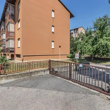 Lovely - Private Parking & Balconies Apartment