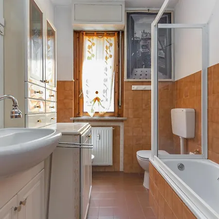 Lovely - Private Parking & Balconies *