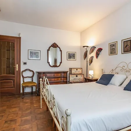 Lovely - Private Parking & Balconies Apartment *