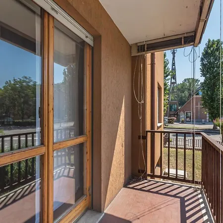 Lovely - Private Parking & Balconies Apartment