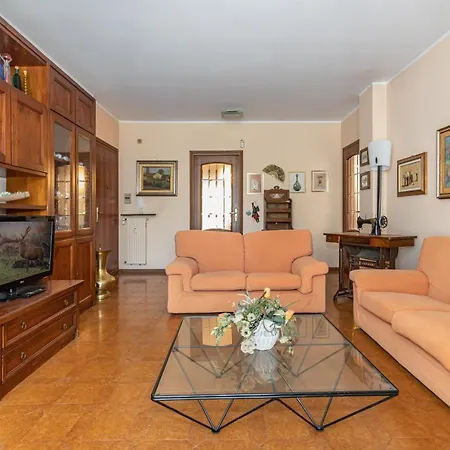 Lovely - Private Parking & Balconies Apartment *